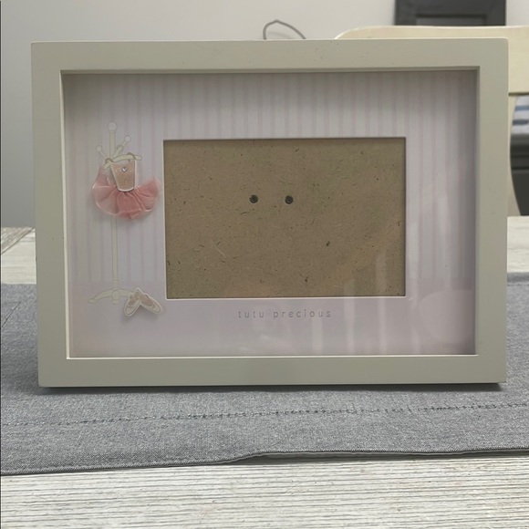 Cream Photo Frame - Picture 2 of 3